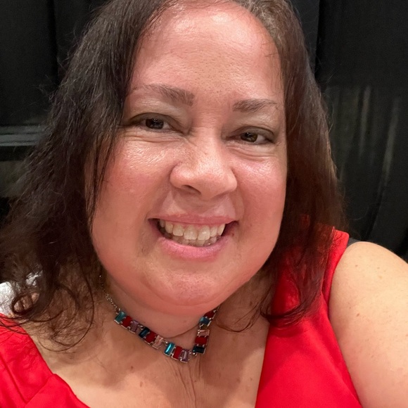 Meet your Posher, Karen - Picture 2 of 5